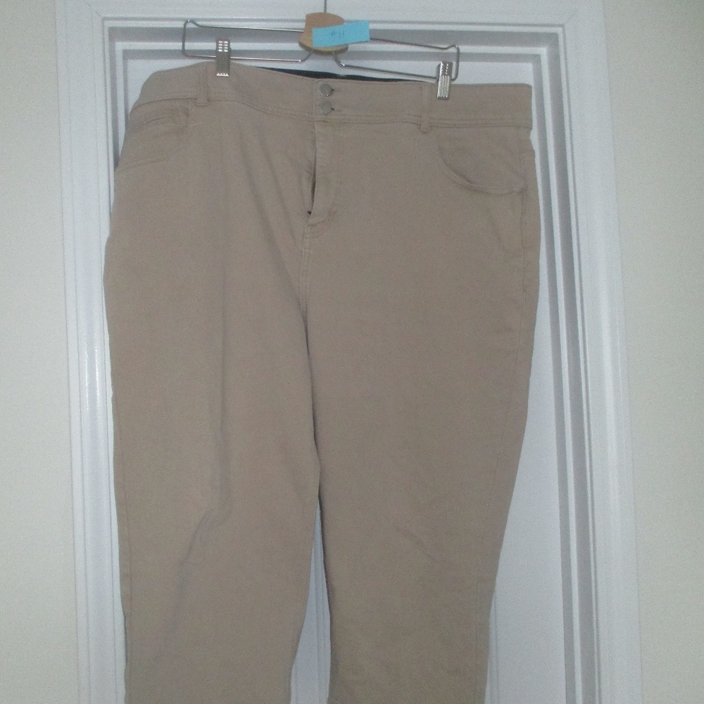 Women's Capri Pants